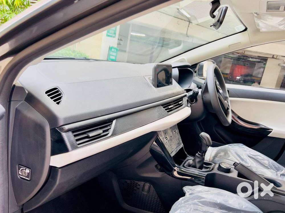 Tata Nexon Pure 1.2 Revotron Petrol 6 Mt, 2026, Petrol