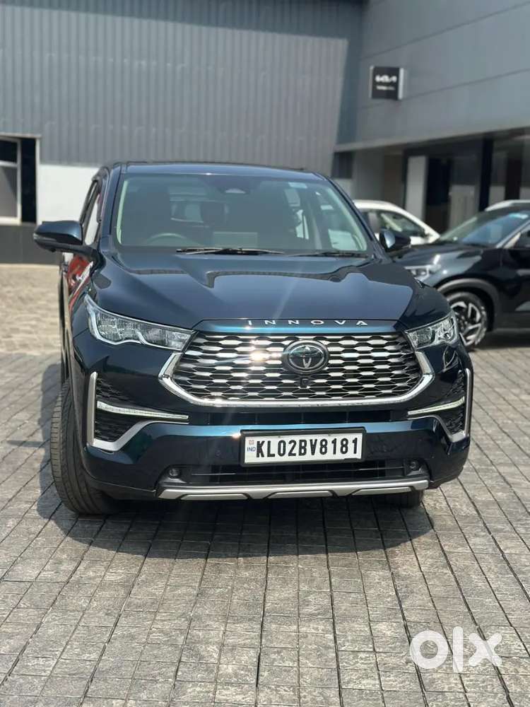 Toyota Innova Hycross 2024 Petrol 60400 Km Driven