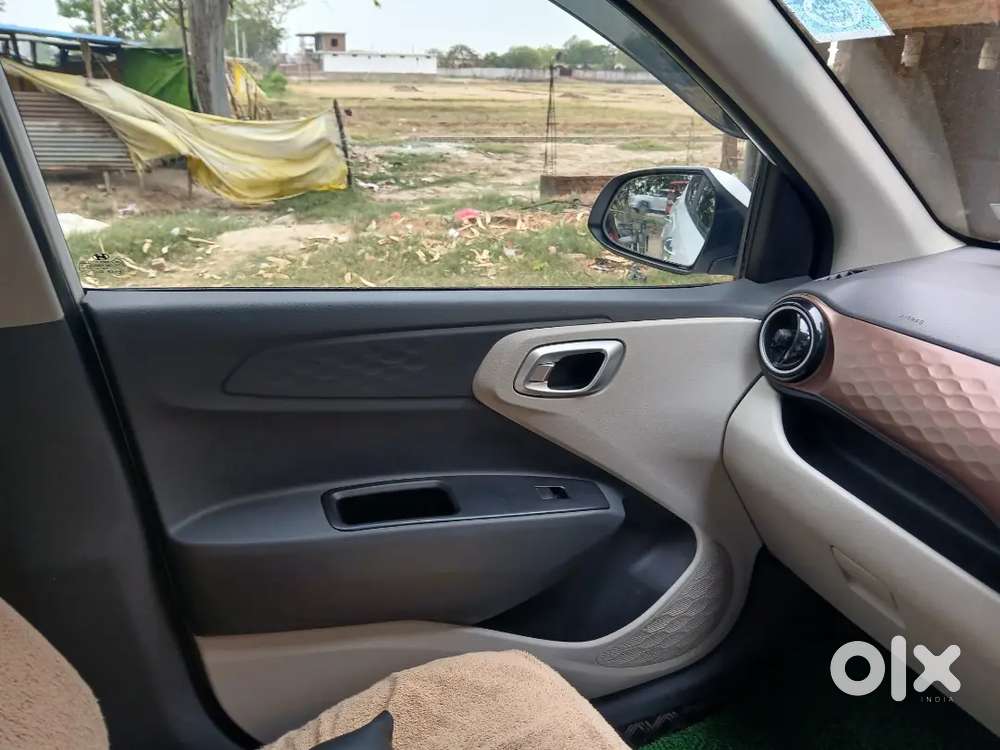 Hundai Aura Cng Top Model