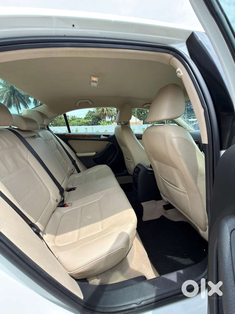 Volkswagen Jetta Petrol 2015 Facelift