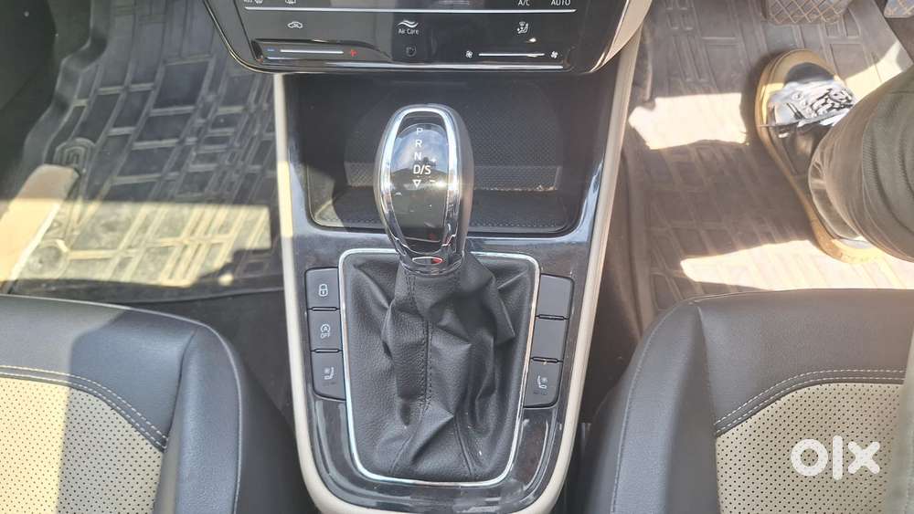 Skoda Slavia 1.0 Tsi Style At, 2023, Petrol