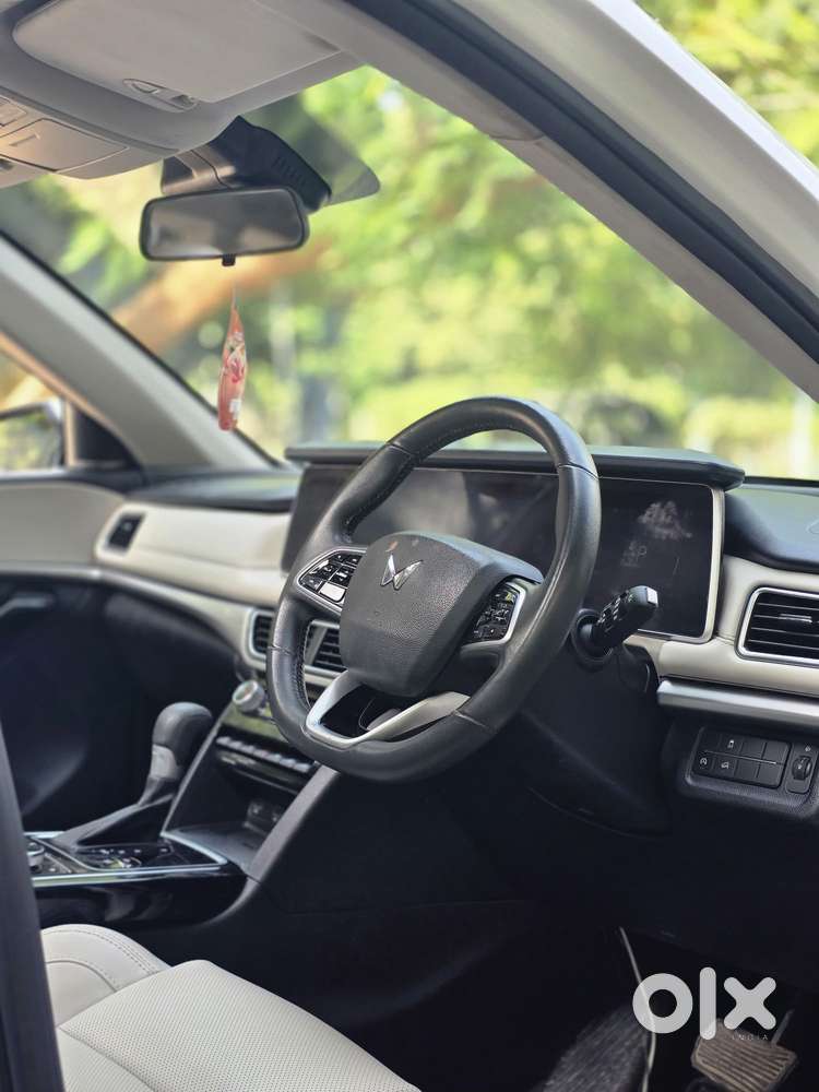 Mahindra Xuv700 2.2 Ax 7 Diesel At Luxury Pack Str, 2023, Diesel