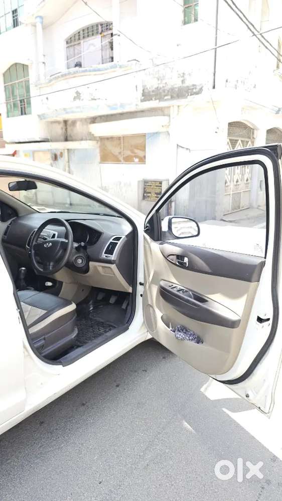 Hyundai I20 2012 Diesel Well Maintained Army Person Car