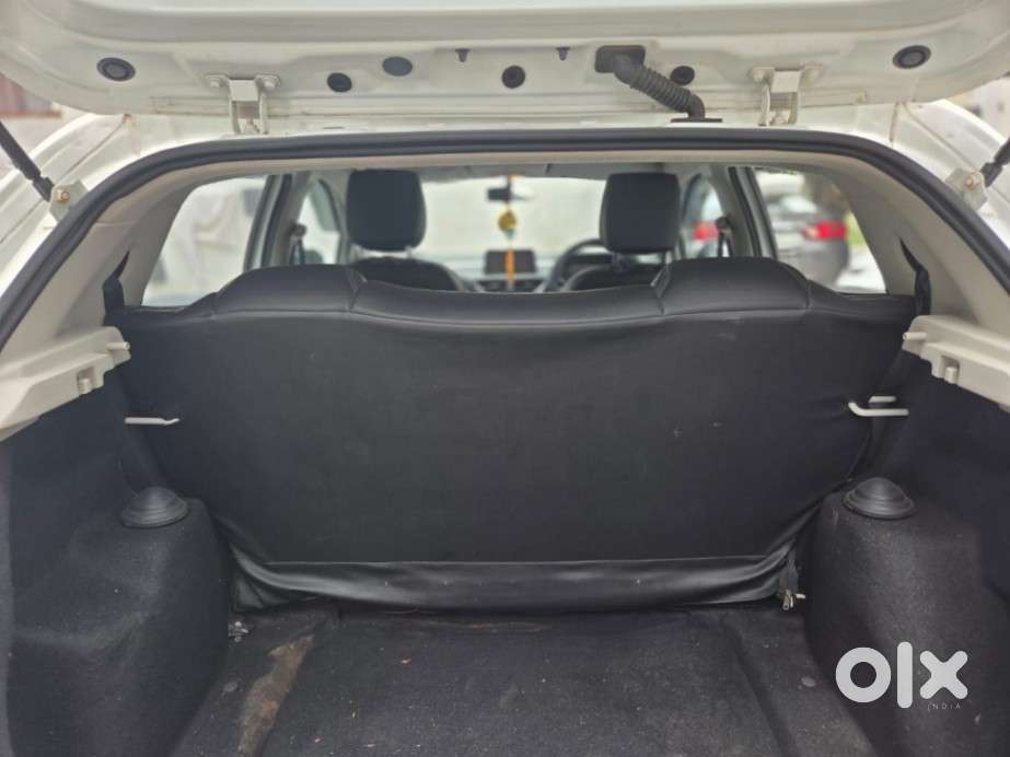 Tata Altroz 1.2 Xm Plus, 2022, Petrol