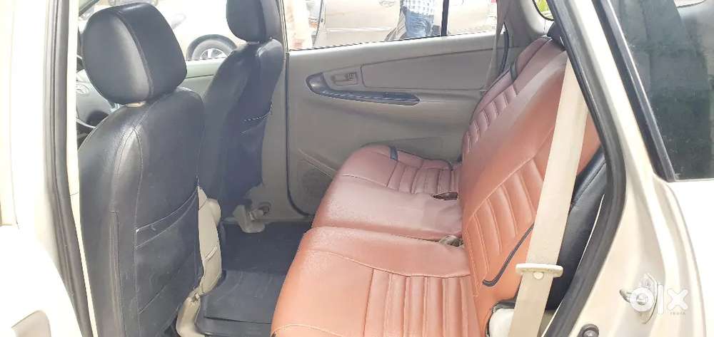 Innova 8 Seater
