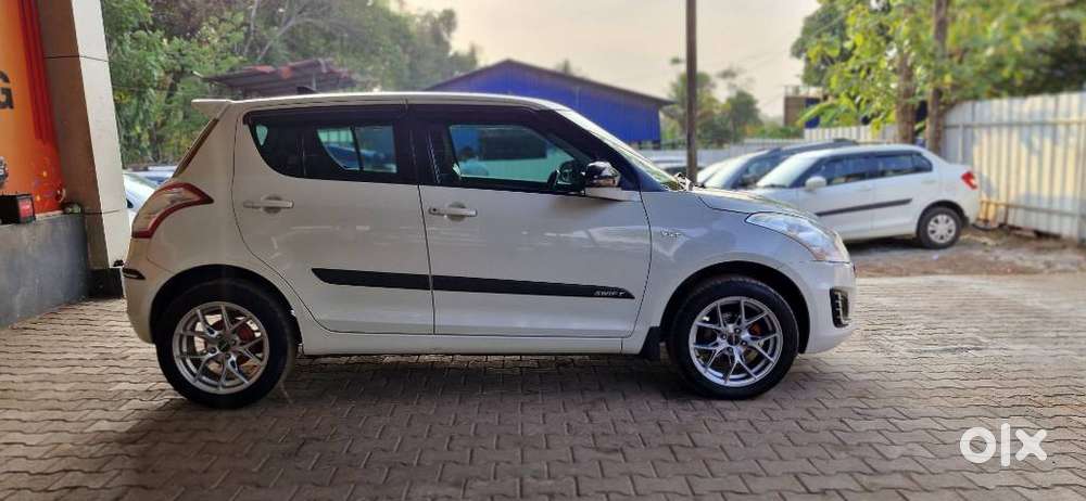 Maruti Suzuki Swift Vxi + Manual, 2017, Petrol