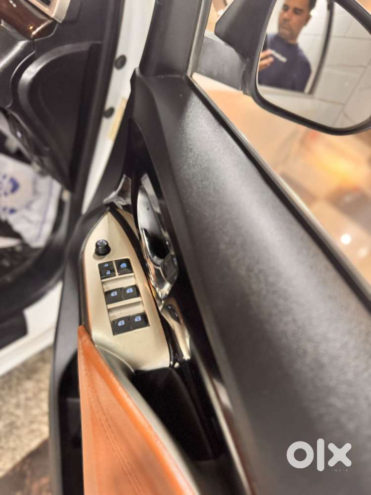 Toyota Innova Crysta 2.4 V 8 Str, 2017, Diesel