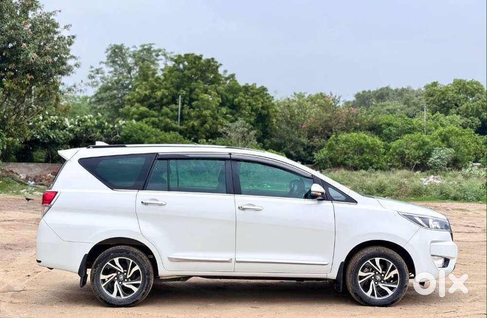 Toyota Innova Crysta 2.4 G Plus Mt 8 Str, 2025, Diesel