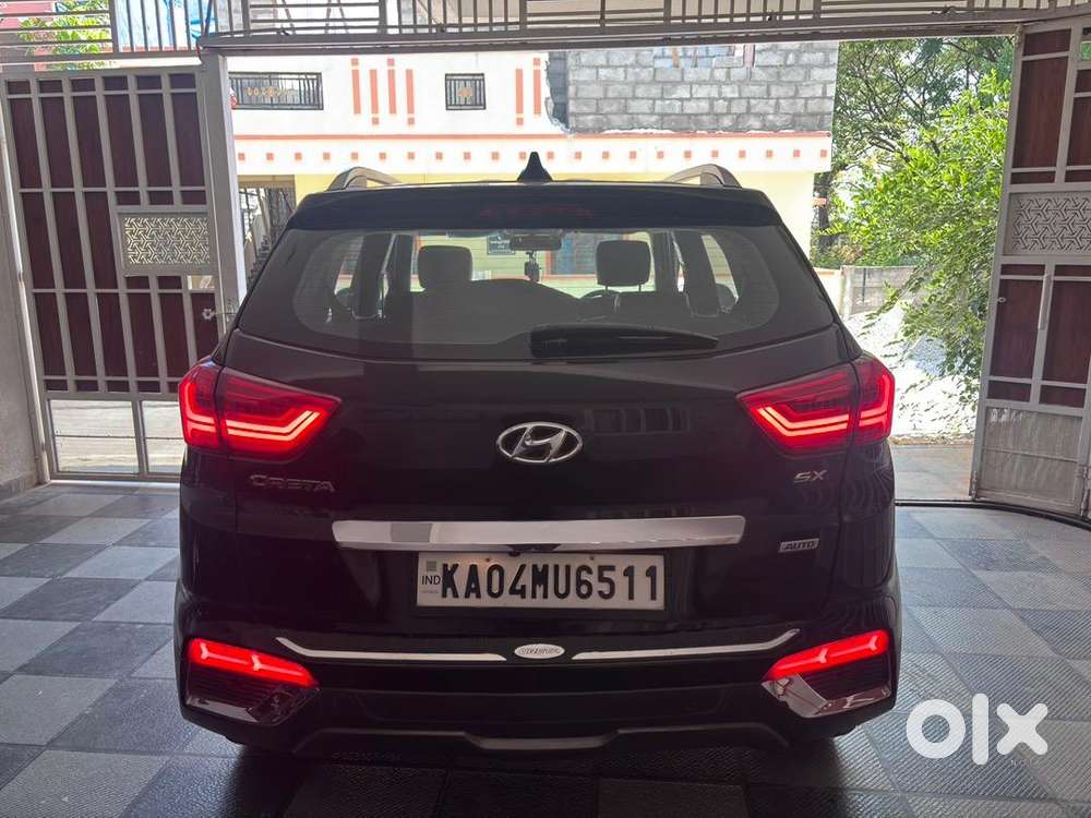 Well Maintained Black Colour With Dynamic Swipe Rear Indicators