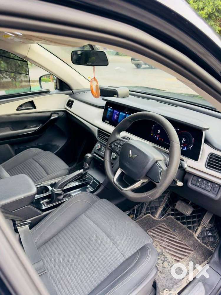 Mahindra Xuv700 2.2 Ax 5 Diesel At 7 Str, 2022, Diesel