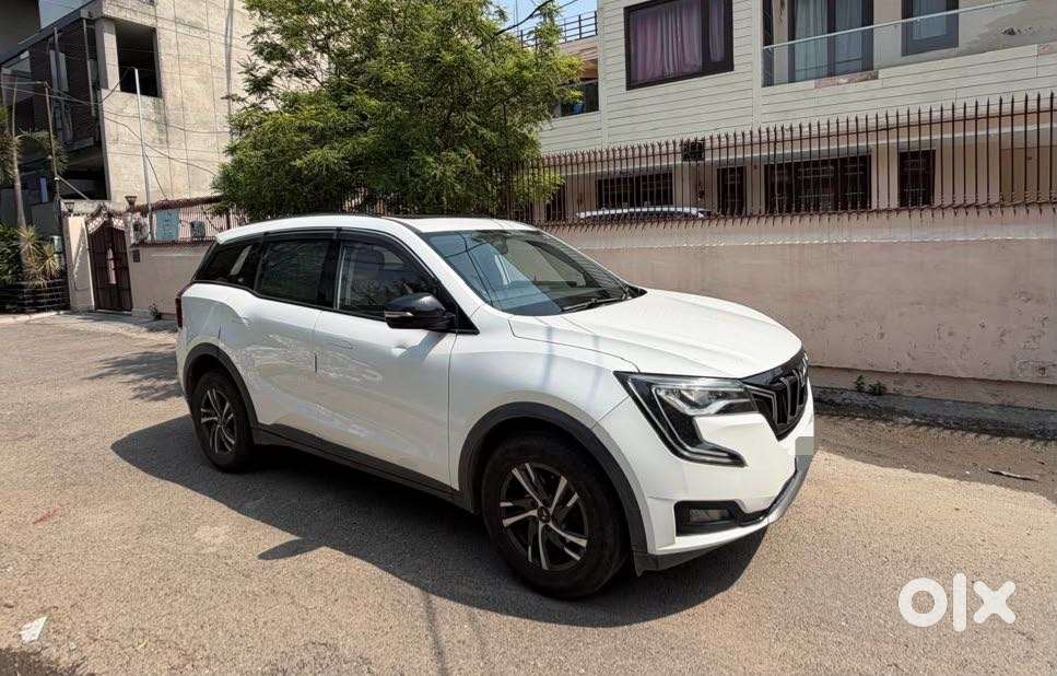 Mahindra Xuv700 2.2 Ax 5 Diesel At Str, 2023, Diesel