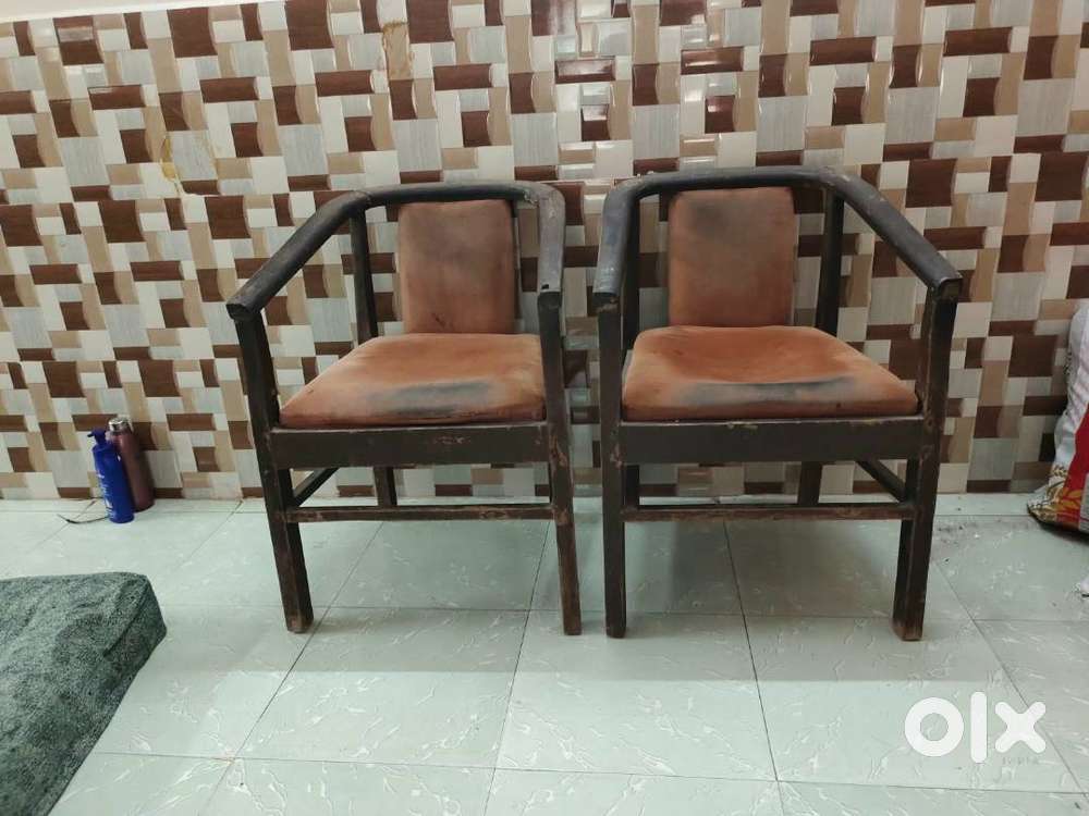 7 years old wood cushion chairs