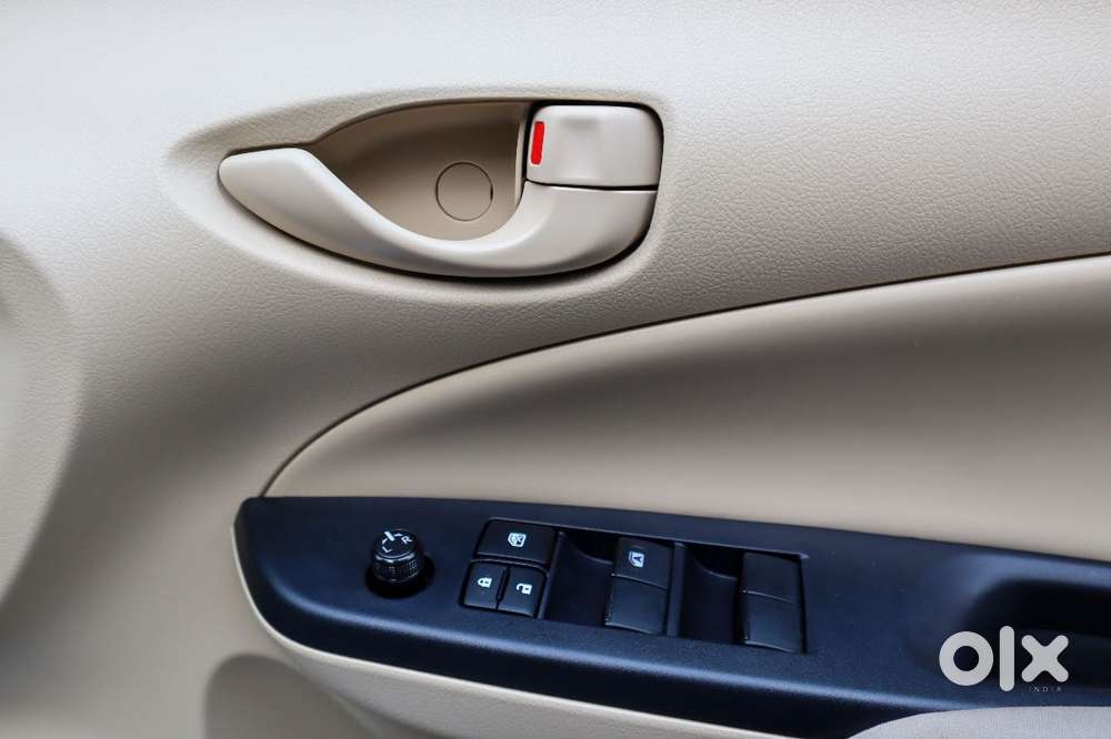 Toyota Yaris J Cvt, 2020, Petrol