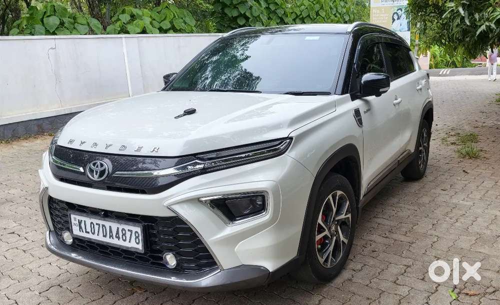 2023 Full Hybrid V Option - Well Maintainedi Ready To Drive.