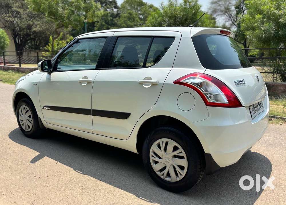 Maruti Suzuki Swift Vxi Optional, 2015, Petrol