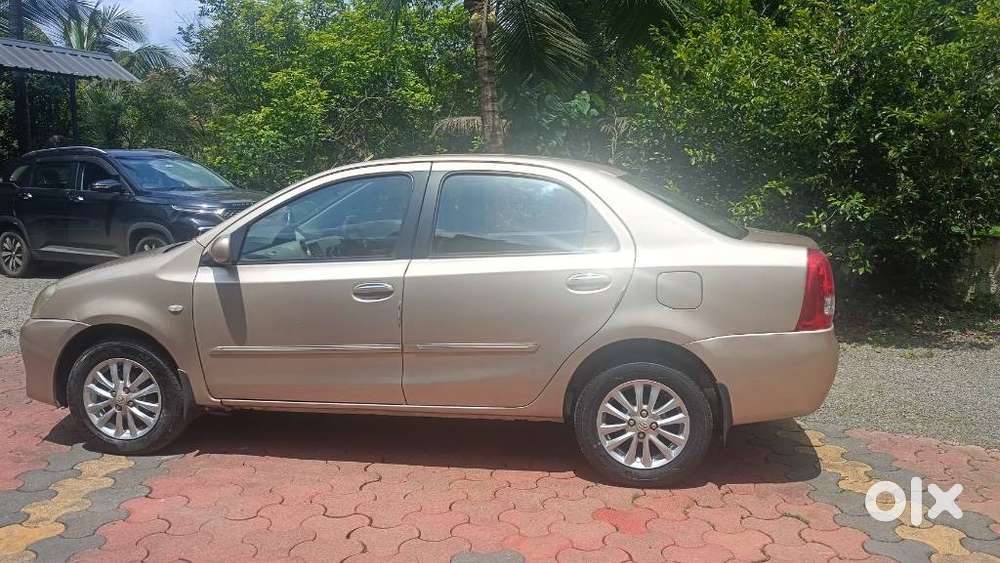 Toyota Etios V, 2011, Petrol
