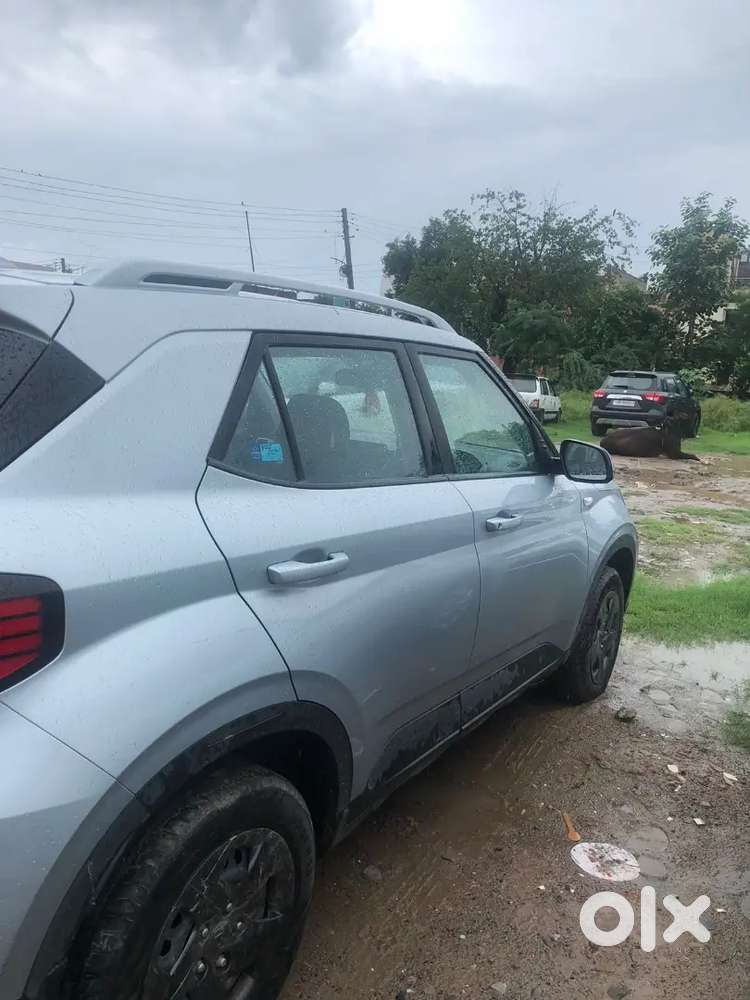 Hyundai Venue 2024 Petrol 30000 Km Driven