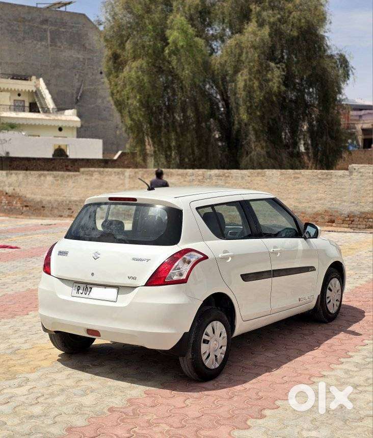 Maruti Suzuki Swift Vxi 1.2 Abs Bs-iv, 2013, Petrol