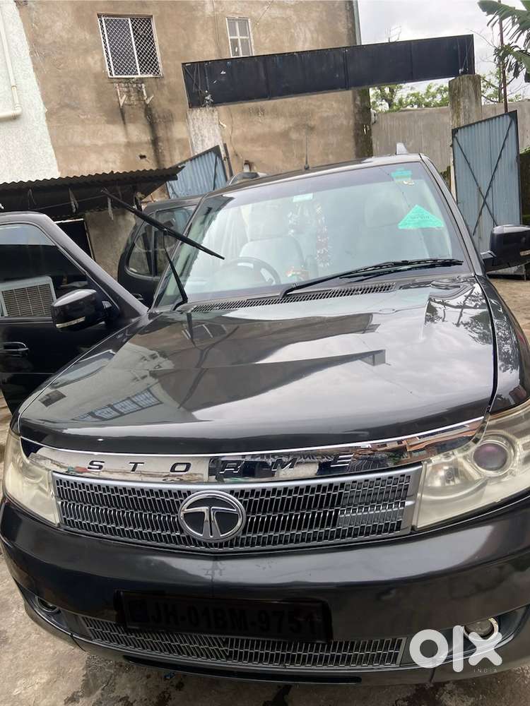 Tata Safari Storme 2015