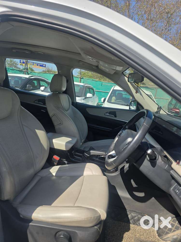 Mahindra Xuv700 2.2 Ax 7 Diesel At Str, 2022, Diesel