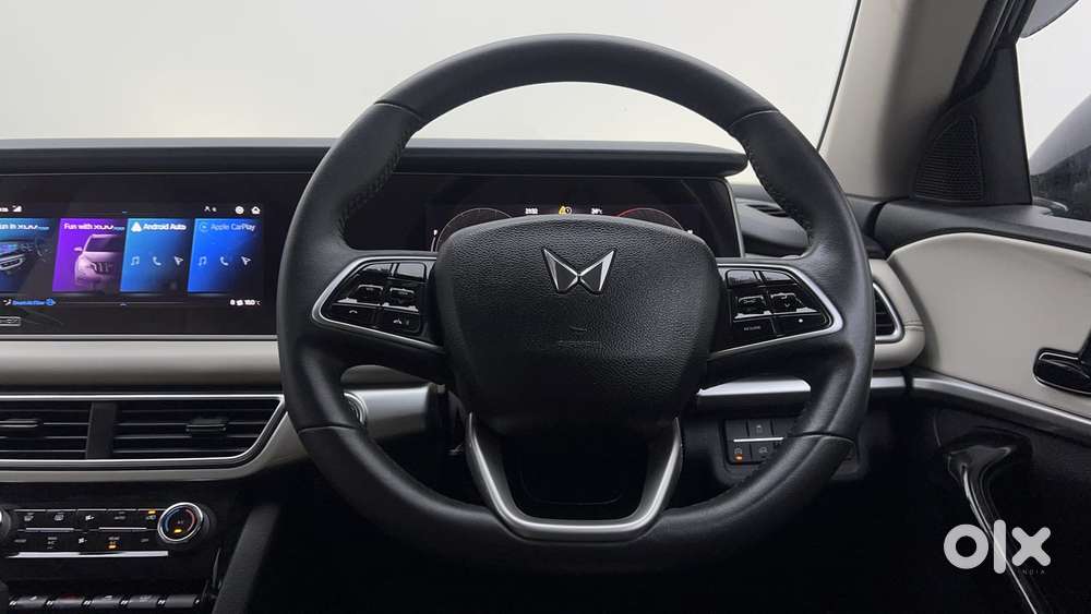 Mahindra Xuv700 2.0 Ax 7 Petrol At Str, 2023, Petrol