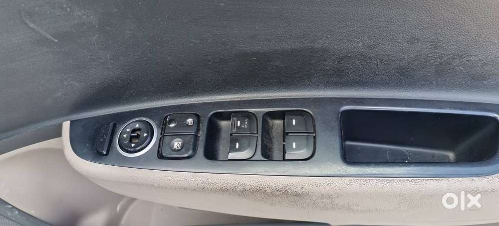 Hyundai Grand I10 1.2 Crdi Sportz Dual Tone, 2016, Petrol