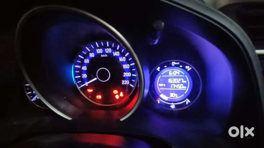 Single Hand Driving. 100% Showroom Track