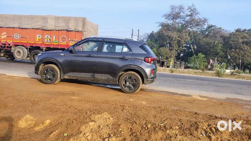 Hyundai Venue 2023 Petrol 11400 Km Driven