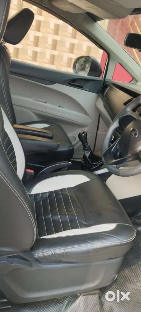 Mahindra Marazzo 2023