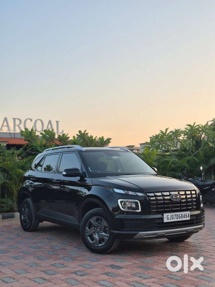 Hyundai Venue 1.2 S (o), 2024, Petrol
