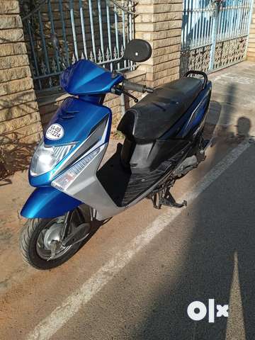 Dio dlx online scooty