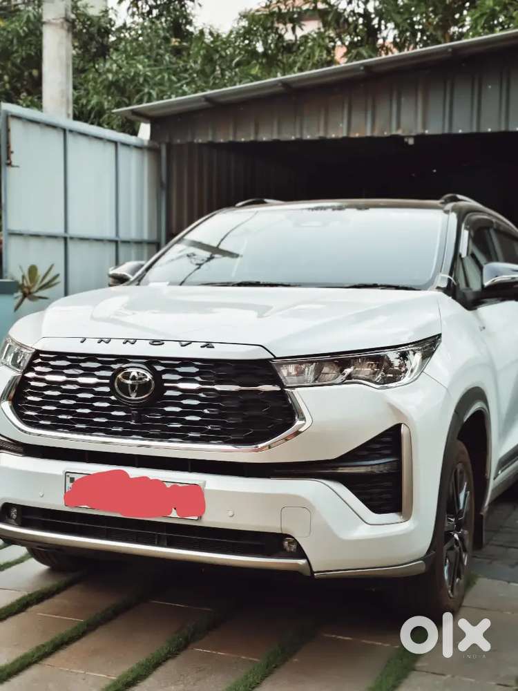 Signature Edition Innova Hycross