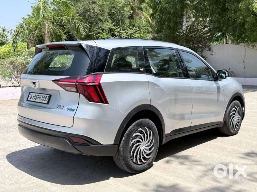 Mahindra Xuv700 Mx Petrol Mt 5 Str (e), 2022, Petrol