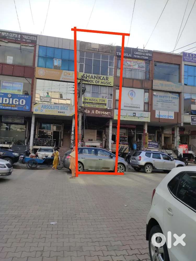 Triple story Showroom 15*60 for sale