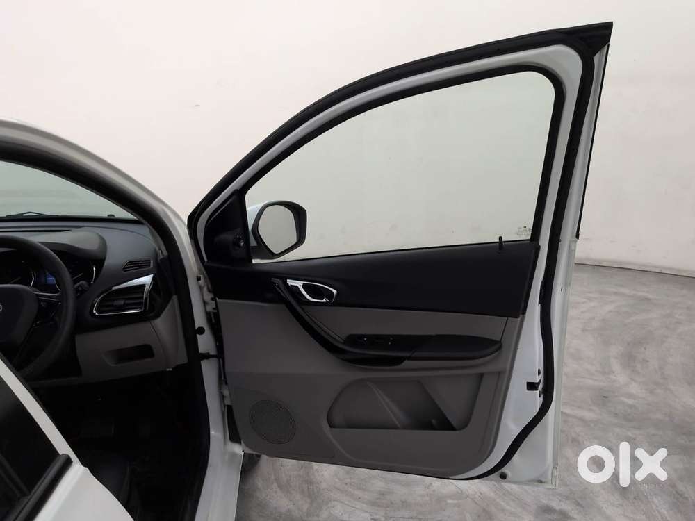 Tata Tiago Xza, 2018, Petrol