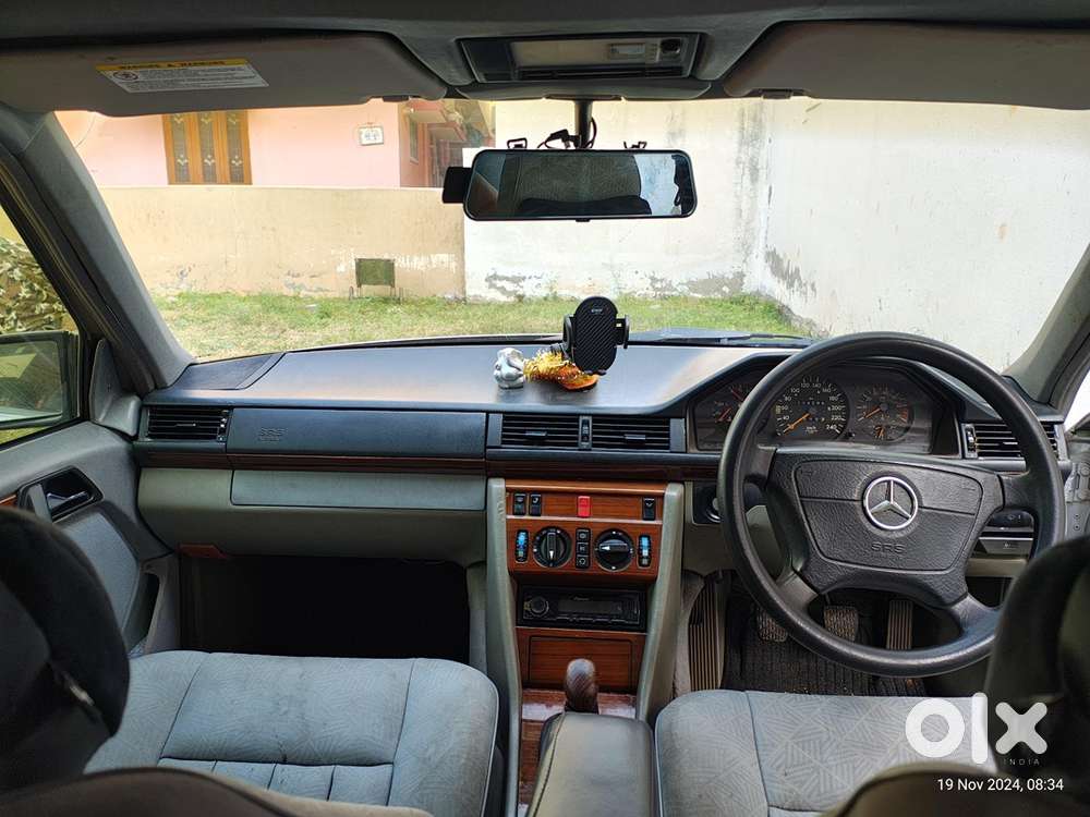 Fully Restored Mercedes-benz W124 E220 Petrol E Class