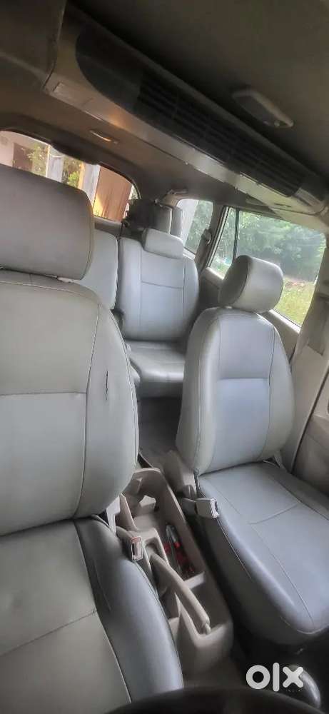 Toyota Innova 2.5g 8 Seater