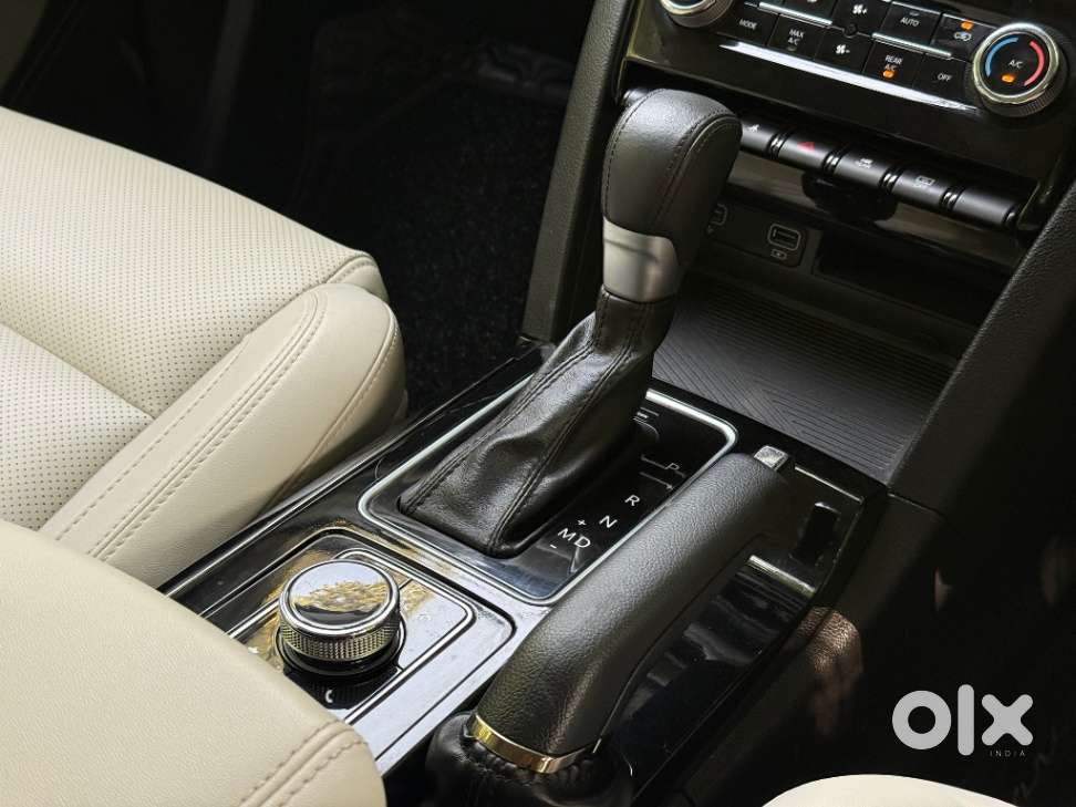 Mahindra Xuv700 2.0 Ax 7 Petrol At Str, 2024, Petrol