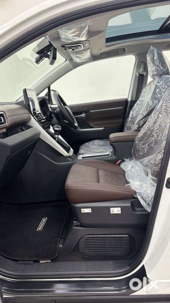 Toyota Innova Hycross 2.0 Zx (o) Hybrid 7 Str, 2025, Petrol