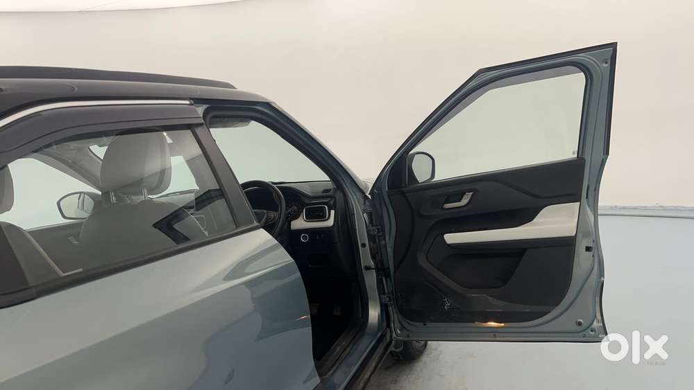 Tata Punch 1.2 Revotron Creative Amt Dual Tone, 2024, Petrol