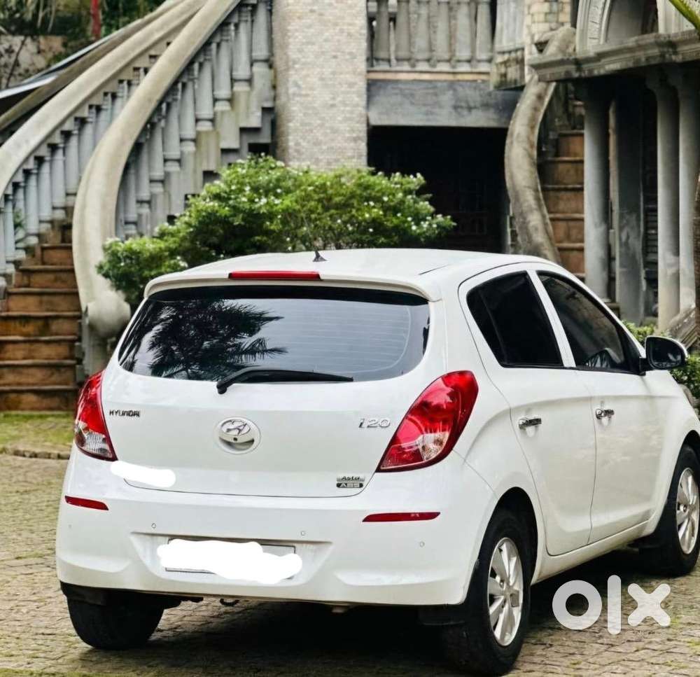 I20 Top End Variant Only 32000 Kms Run Full Insurance Push Button Mrf