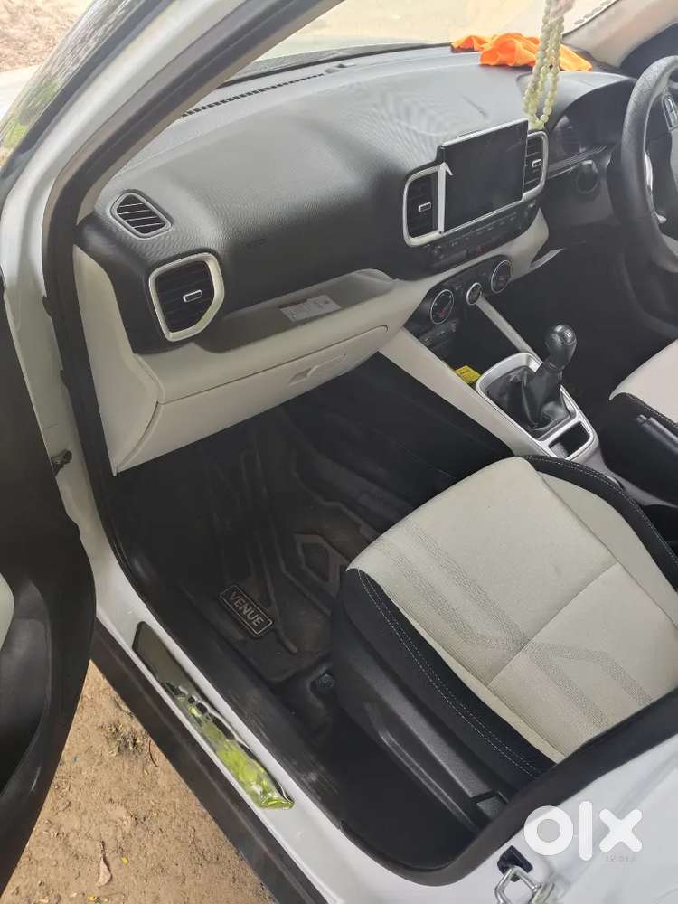 Hyundai Venue 2024 Petrol 11000 Km Driven
