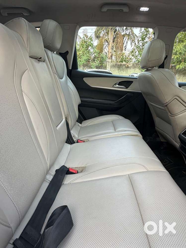 Mahindra Xuv700 2.2 Ax 7 Diesel At Str, 2022, Diesel