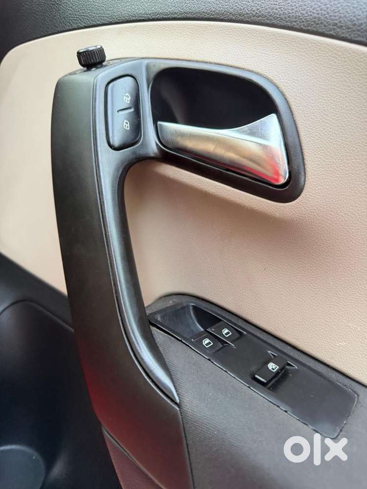 Volkswagen Polo Petrol Highline 1.2l, 2011, Petrol