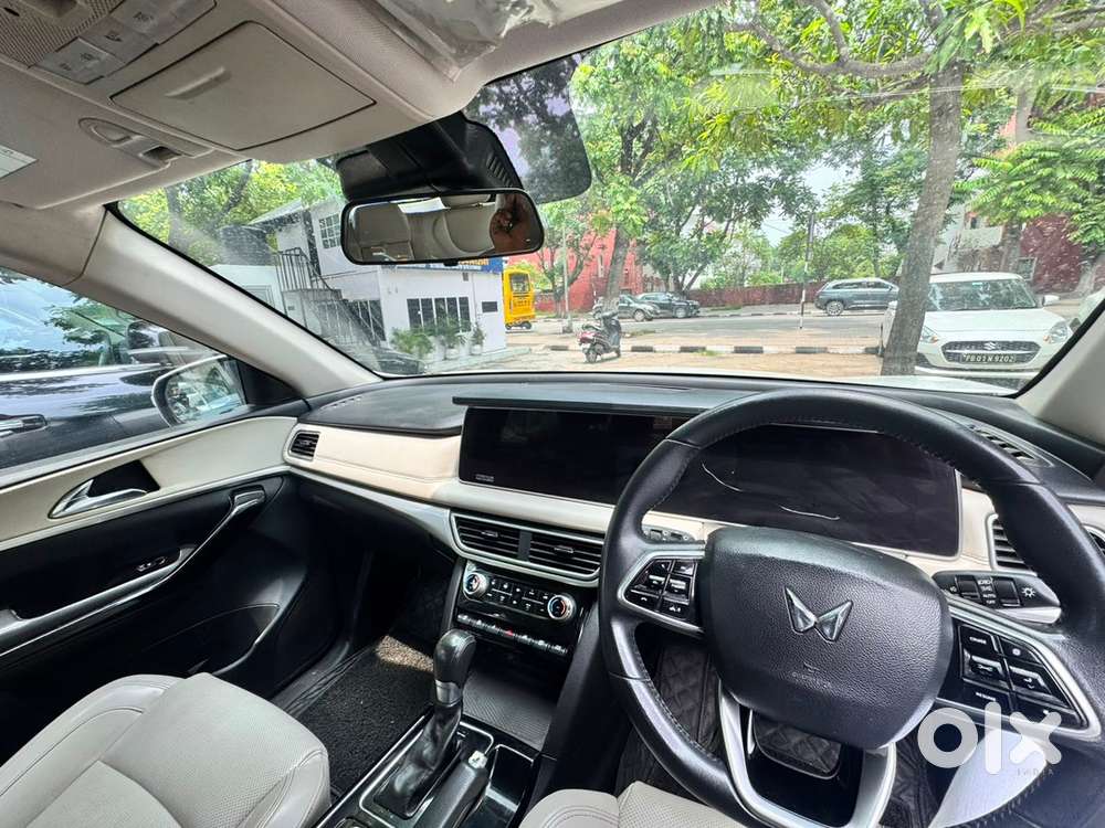Mahindra Xuv700 Ax7 Dsl At 7 Seater