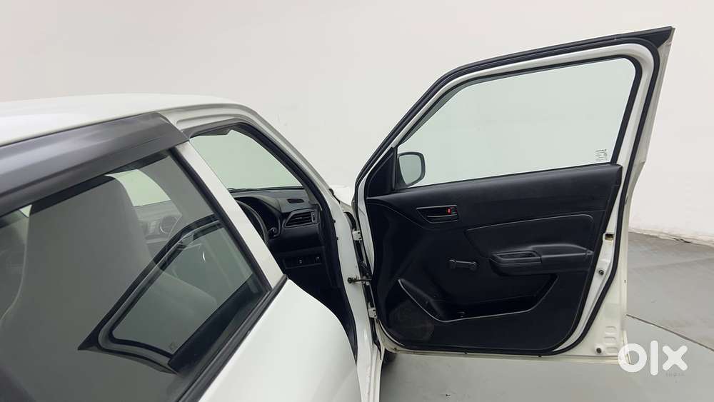 Maruti Suzuki Swift 1.3 Lxi, 2022, Petrol