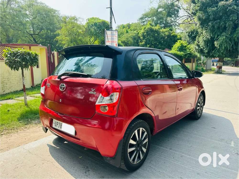 Toyota Etios Liva V Dual Tone, 2016, Petrol
