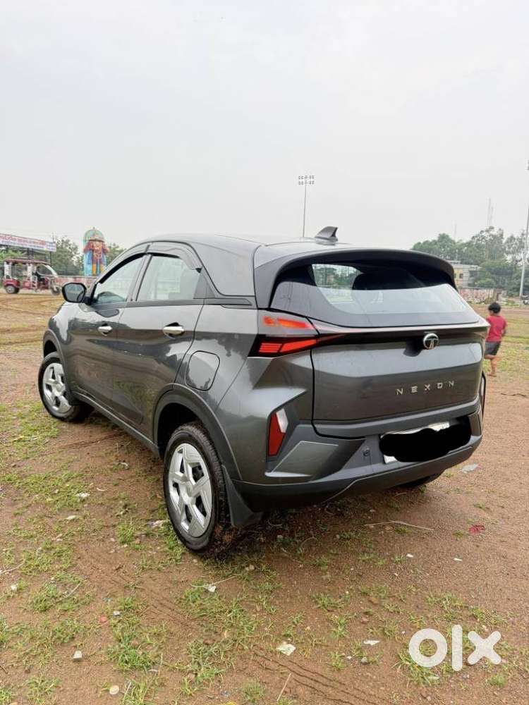 Tata Nexon Smart Plus S 1.2 Revotron Petrol 5 Mt, 2024, Petrol