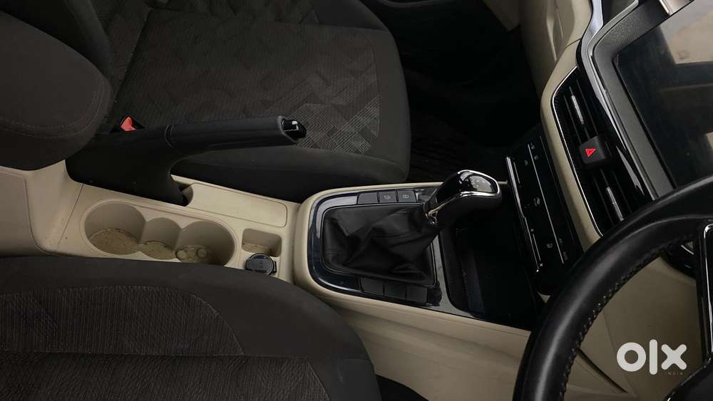 Skoda Slavia 1.0 Ambition Tsi At, 2022, Petrol