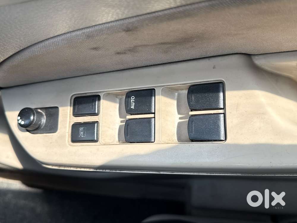Maruti Suzuki Swift Dzire Vxi At, 2015, Petrol